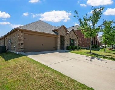 507 Saddle Club Way - Photo Thumbnail 1