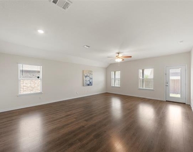 507 Saddle Club Way - Photo Thumbnail 9