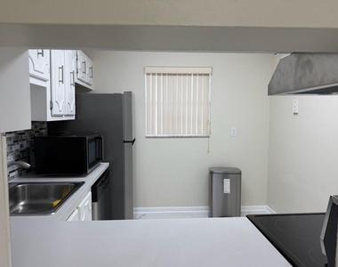 3000 Riverside Drive - Photo Thumbnail 6
