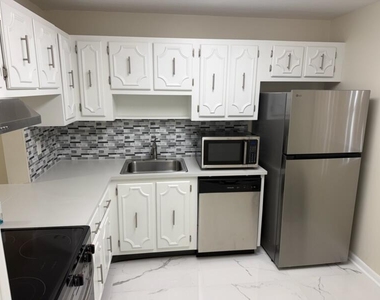 3000 Riverside Drive - Photo Thumbnail 4