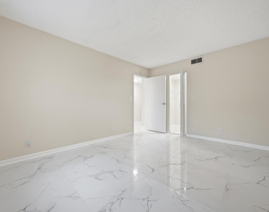 3000 Riverside Drive - Photo Thumbnail 25