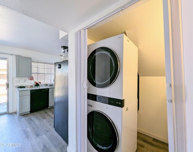 4601 N 102nd Avenue - Photo Thumbnail 10