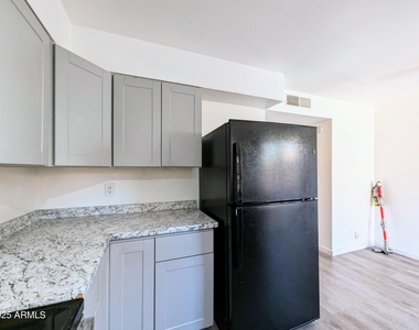 4601 N 102nd Avenue - Photo Thumbnail 14