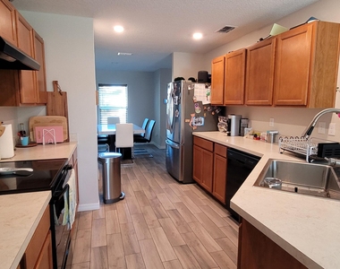 574 Nw Archer Avenue - Photo Thumbnail 7