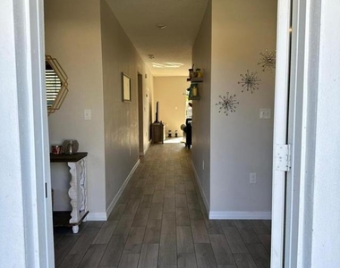 574 Nw Archer Avenue - Photo Thumbnail 2