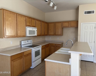 628 E Ranch Road - Photo Thumbnail 5