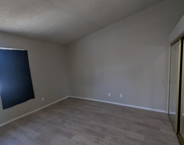 860 N Mcqueen Road - Photo Thumbnail 8