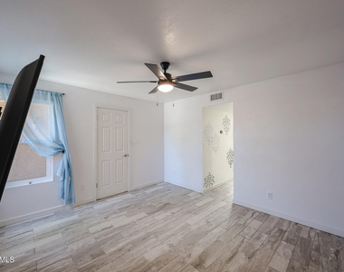 8787 E Mountain View Road - Photo Thumbnail 25
