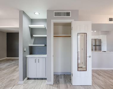8787 E Mountain View Road - Photo Thumbnail 16