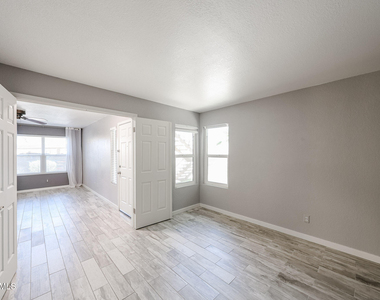 8787 E Mountain View Road - Photo Thumbnail 20