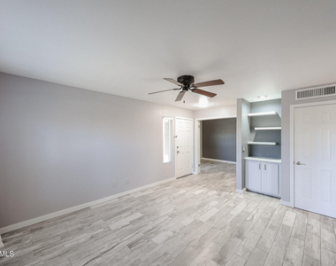 8787 E Mountain View Road - Photo Thumbnail 7