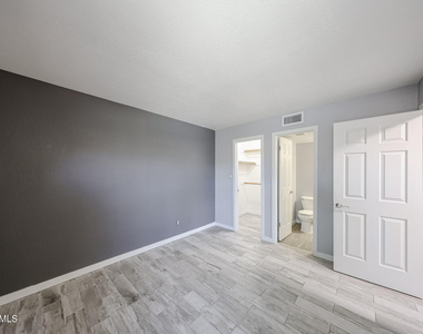 8787 E Mountain View Road - Photo Thumbnail 17