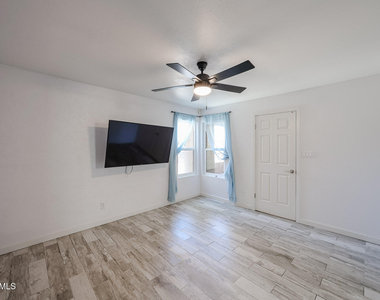 8787 E Mountain View Road - Photo Thumbnail 26