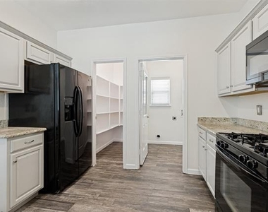 11012 Dillon Street - Photo Thumbnail 4