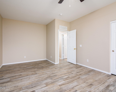 43395 W Wild Horse Trail - Photo Thumbnail 18