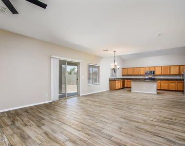 43395 W Wild Horse Trail - Photo Thumbnail 15