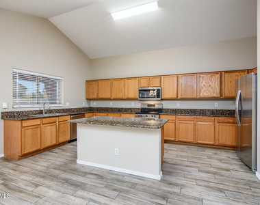 43395 W Wild Horse Trail - Photo Thumbnail 11