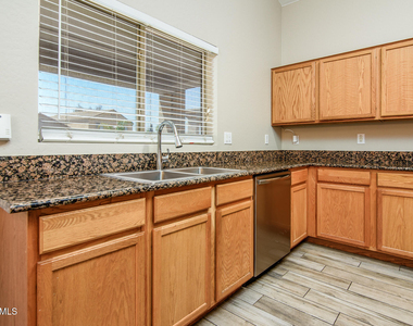43395 W Wild Horse Trail - Photo Thumbnail 12