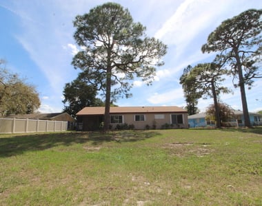 1618 Se Elkhart Terrace - Photo Thumbnail 14