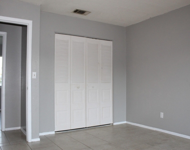 1618 Se Elkhart Terrace - Photo Thumbnail 10