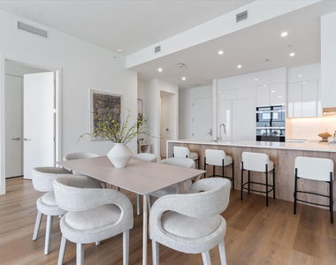 220 Lake Shore Drive - Photo Thumbnail 10
