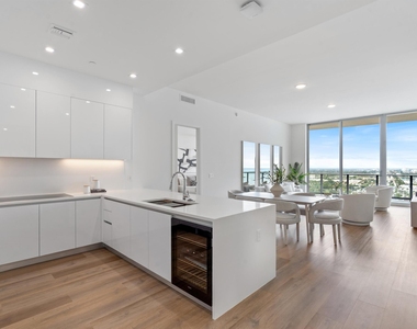220 Lake Shore Drive - Photo Thumbnail 7