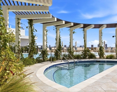 220 Lake Shore Drive - Photo Thumbnail 35