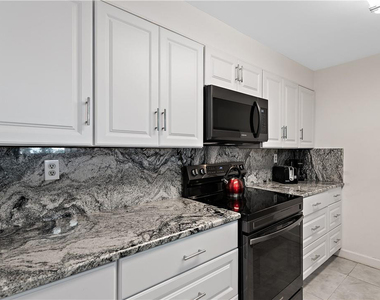 95 N Birch Road - Photo Thumbnail 20