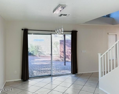 17606 N 17th Place - Photo Thumbnail 11