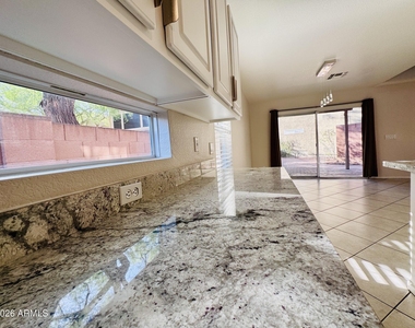 17606 N 17th Place - Photo Thumbnail 7