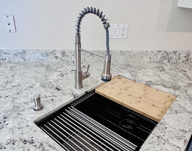 17606 N 17th Place - Photo Thumbnail 6