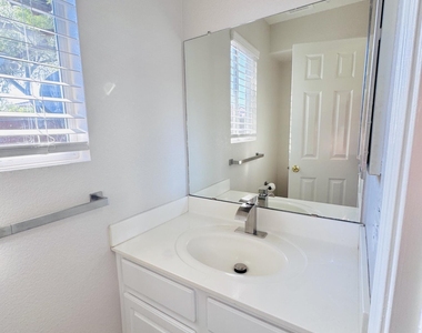 17606 N 17th Place - Photo Thumbnail 25