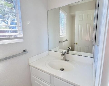 17606 N 17th Place - Photo Thumbnail 36