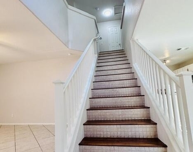 17606 N 17th Place - Photo Thumbnail 13
