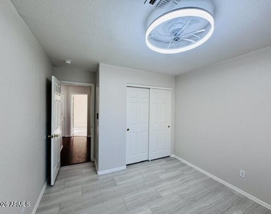 17606 N 17th Place - Photo Thumbnail 32