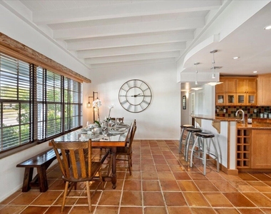 2201 N Lakeside Drive - Photo Thumbnail 5