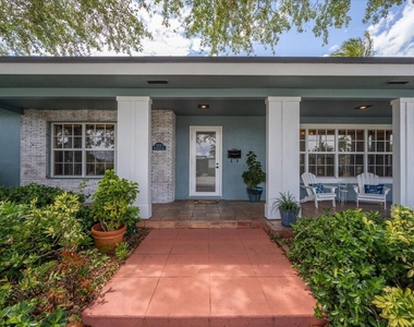 2201 N Lakeside Drive - Photo Thumbnail 1