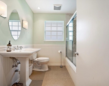 2201 N Lakeside Drive - Photo Thumbnail 14