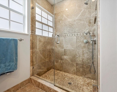 2201 N Lakeside Drive - Photo Thumbnail 13