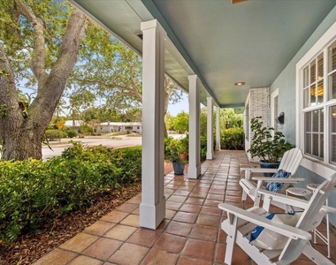 2201 N Lakeside Drive - Photo Thumbnail 17