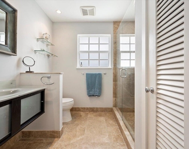 2201 N Lakeside Drive - Photo Thumbnail 12