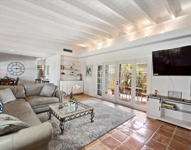 2201 N Lakeside Drive - Photo Thumbnail 4