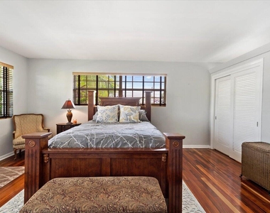 2201 N Lakeside Drive - Photo Thumbnail 9