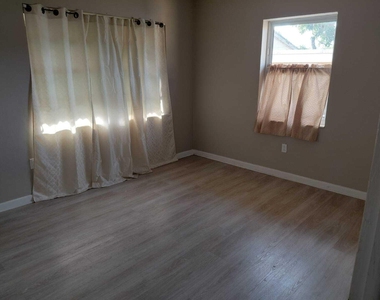 5749-5753 Grant Street - Photo Thumbnail 10