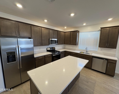 13248 W Hackamore Drive - Photo Thumbnail 6