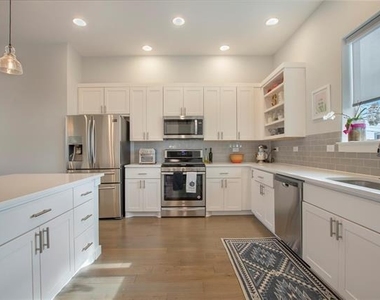 9060 Corsair Place - Photo Thumbnail 8