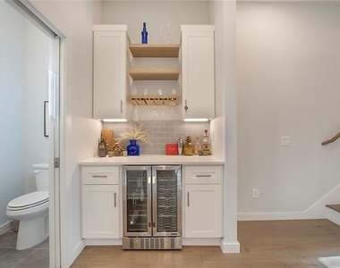 9060 Corsair Place - Photo Thumbnail 7
