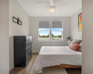 9060 Corsair Place - Photo Thumbnail 15
