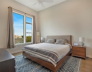 9060 Corsair Place - Photo Thumbnail 13