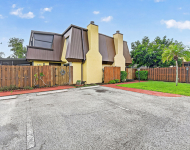 3502 Gardens E Drive - Photo Thumbnail 2